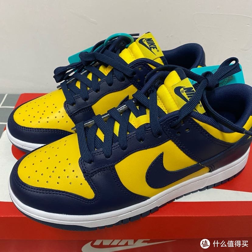 Nike dunk 调色盘产物，这款密歇根配色，真的和联名差一根绳子吗