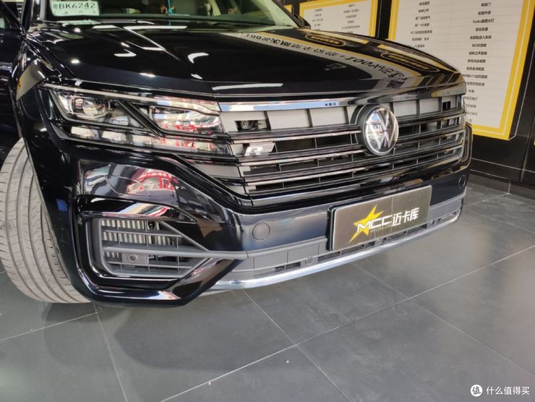 21款新途锐锐享版改夹层隔音隐私玻璃黑武士镀铬套件