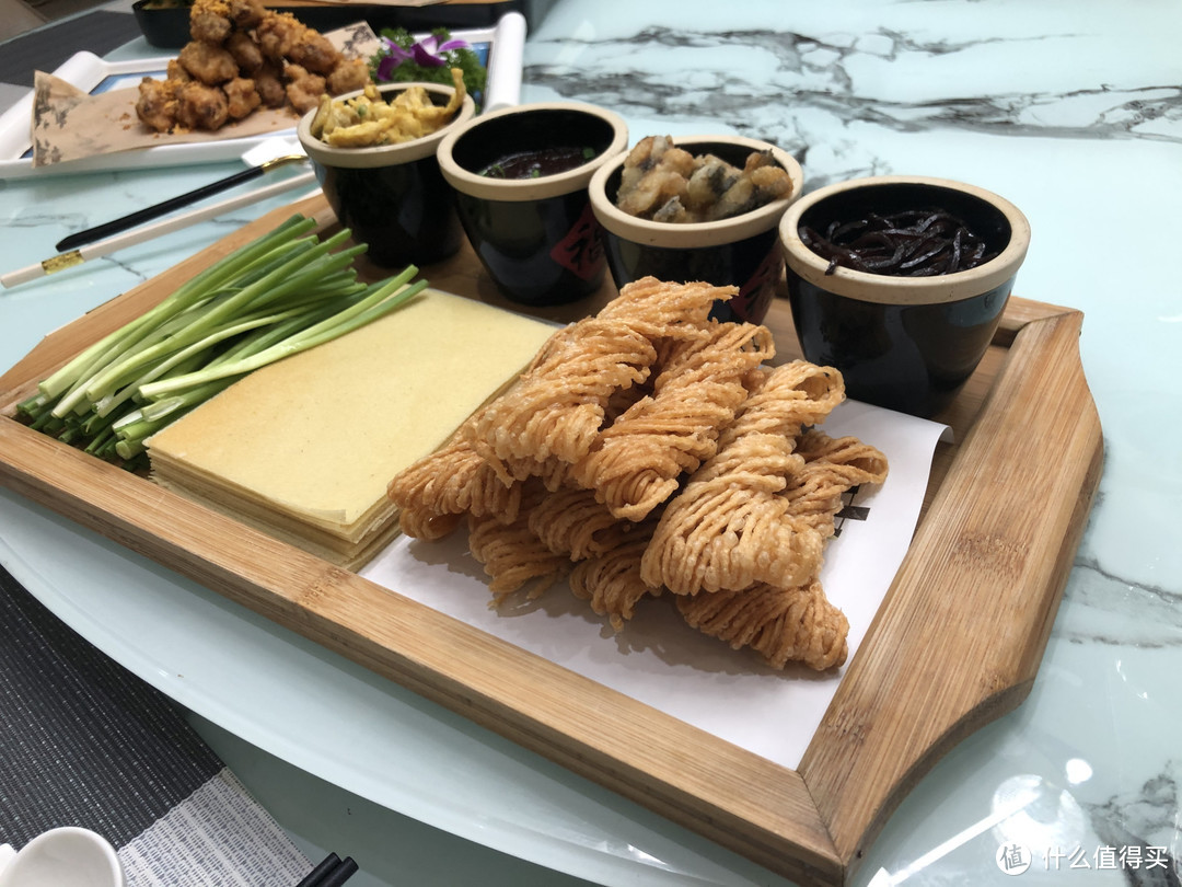 探店3线“鲁菜馆”，14道菜花了526元，消费水平直追1线城市