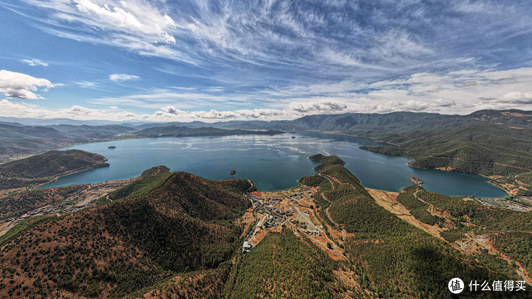 女神山鸟瞰泸沽湖全景