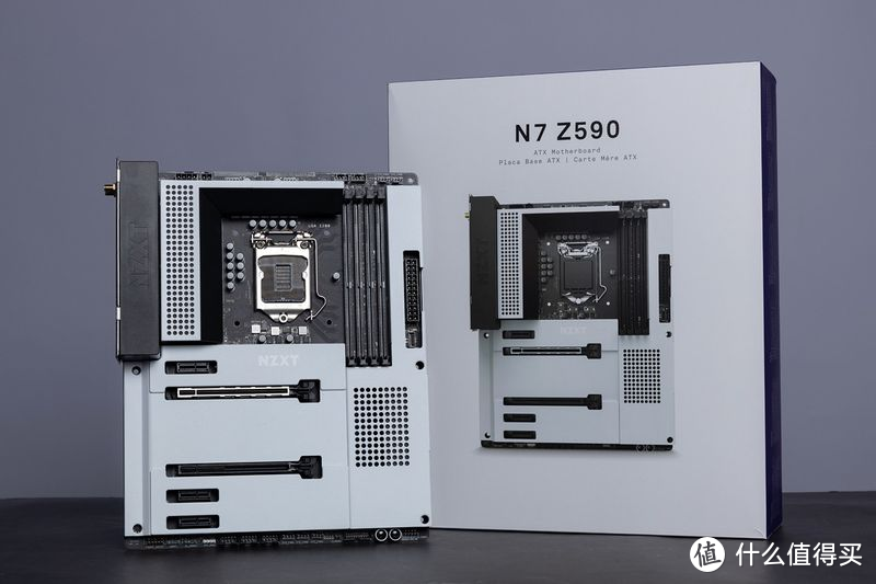 NZXT N7 Z590 白色主板开箱评测 - 超大面积金属盔甲，净白简约用料扎实