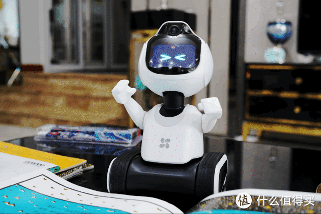 暑期看娃神器？监控、学习、陪伴多合一的机器人值得买吗？