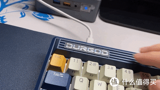小桌面、多设备输入解决方案？杜伽FUSION无线蓝牙三模复古键盘