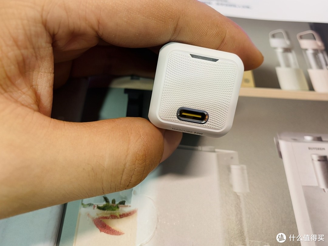 Aohi Magcube 20W充电器测评：小巧精致，iPhone12专属定制