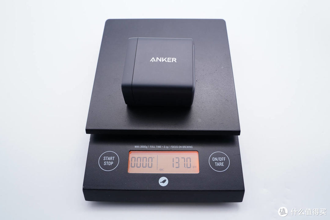 满足笔记本电脑和手机的快充需求，Anker新款65W双USB-C超能充完美替代原装充电器