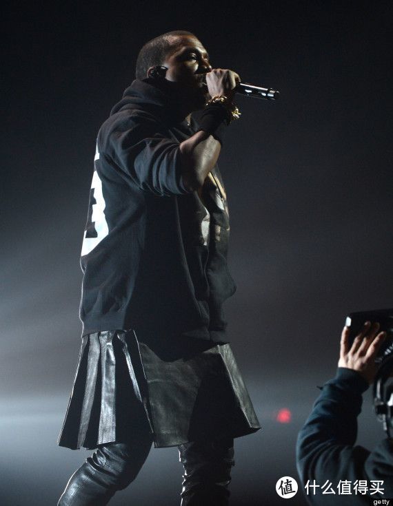 再次上身独特面罩，Kanye West的时尚影响力是否依旧？