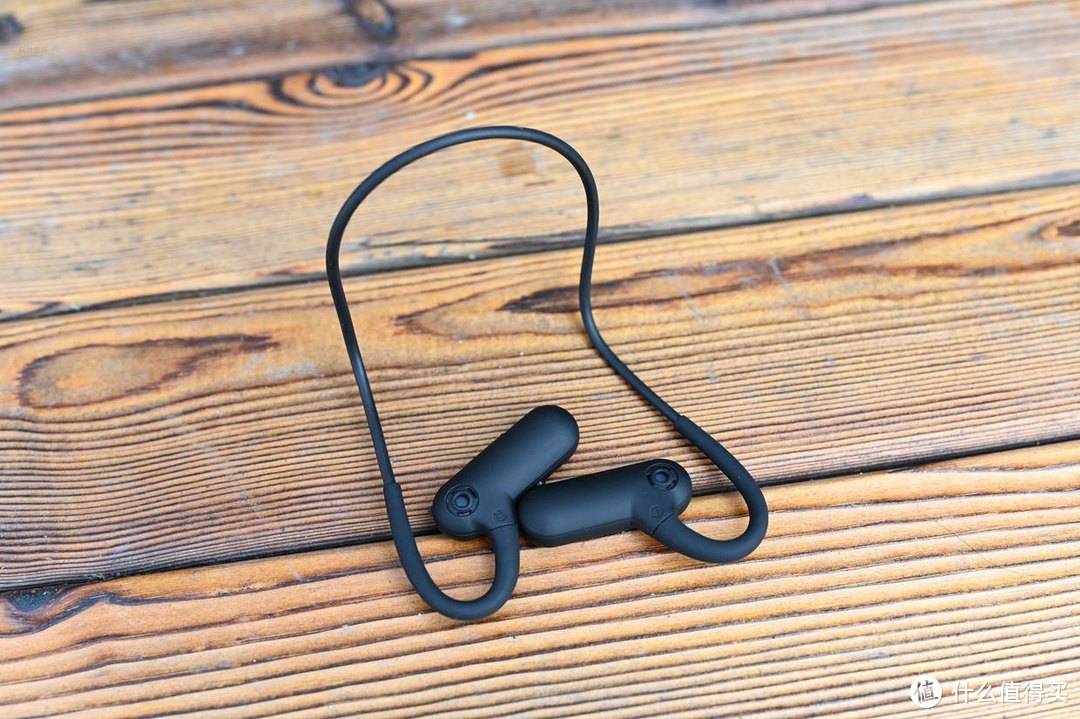 更适合户外运动的蓝牙耳机，Dacom AirWings MP3上手