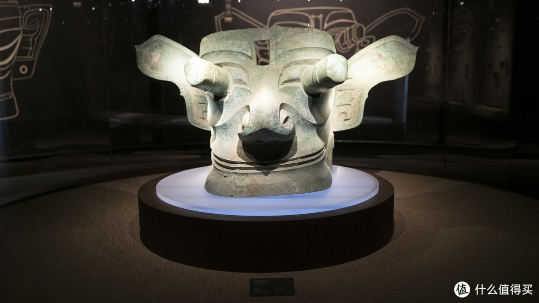青铜纵目面具，表现了古蜀先民对“千里眼顺风耳”超能力的崇拜