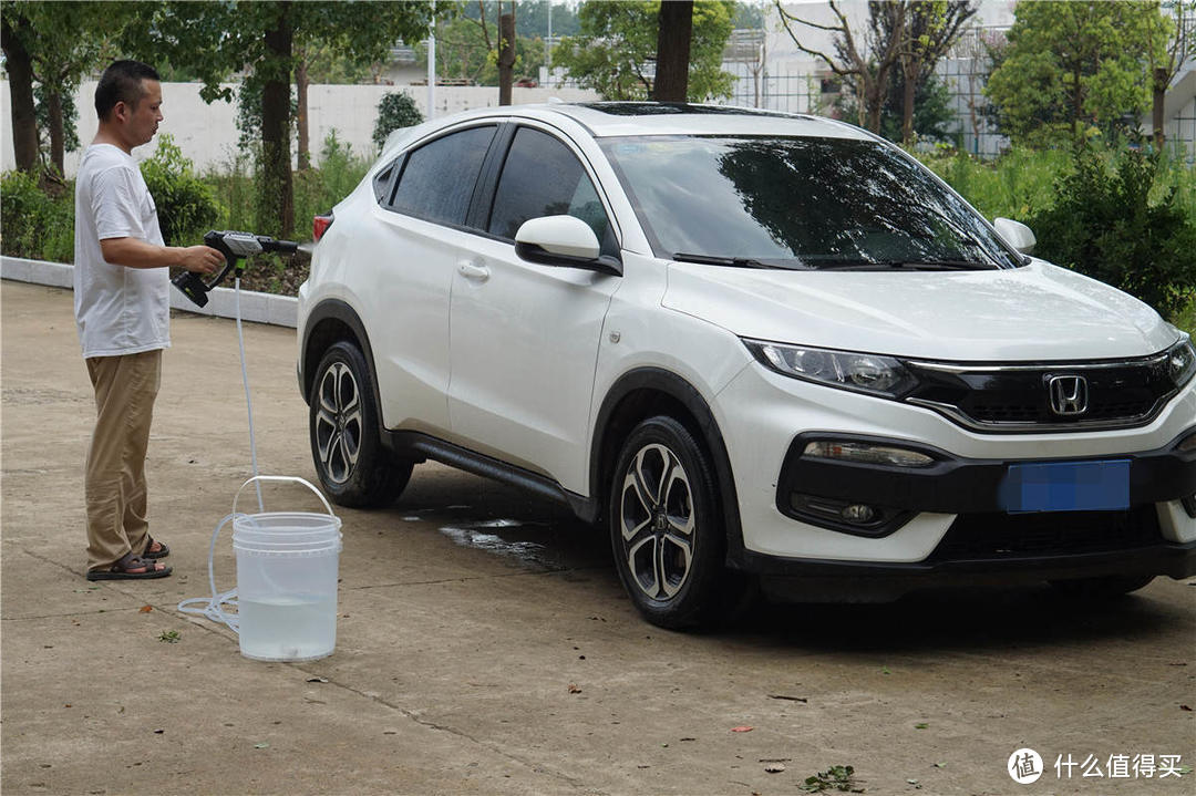 还在花钱洗车？试试绿田沙漠之鹰，不接水、不拖电，轻松清洁车身