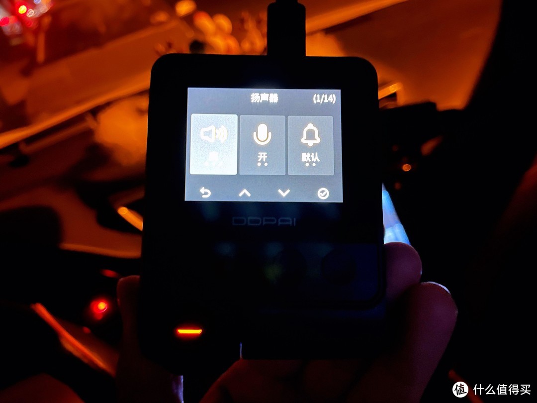 盯盯拍Z40:新手司机的第一台行车记录仪，支持语音控制和双AR导航