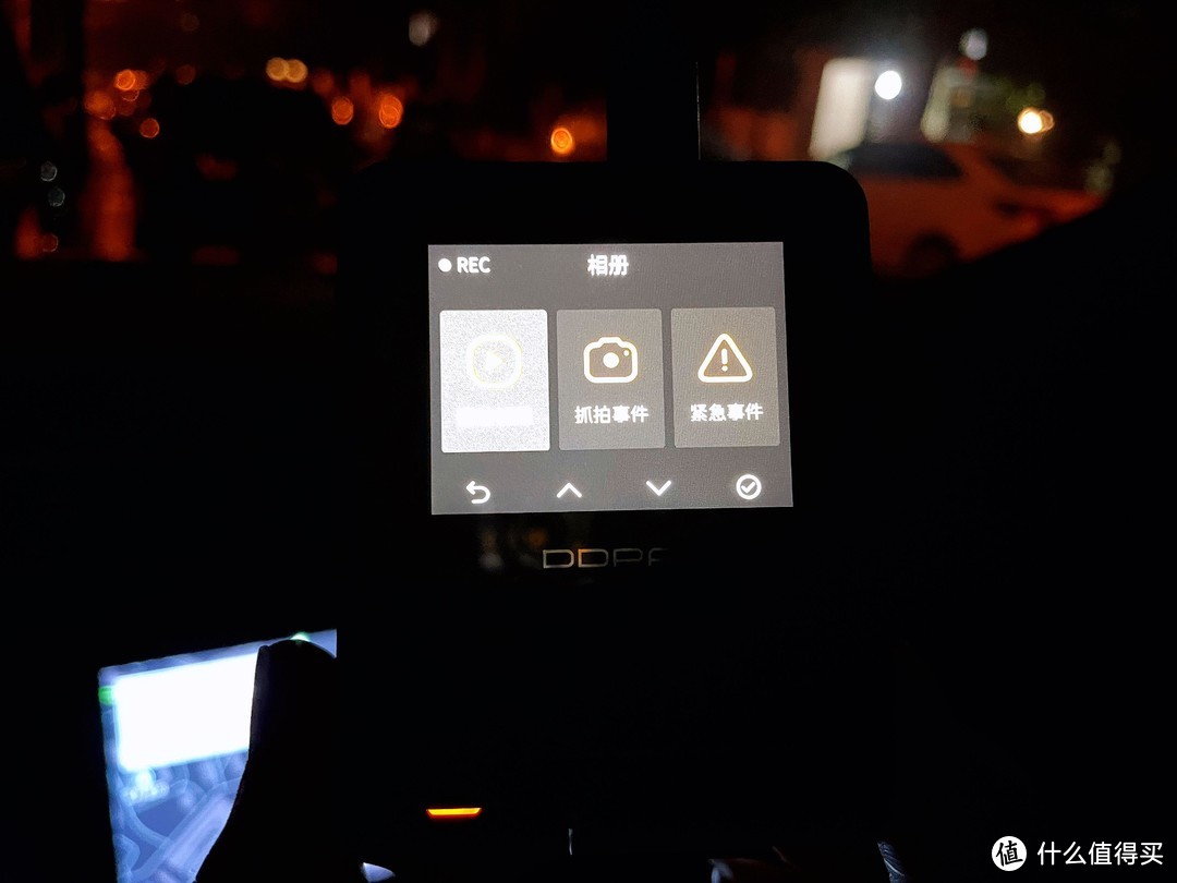 盯盯拍Z40:新手司机的第一台行车记录仪，支持语音控制和双AR导航