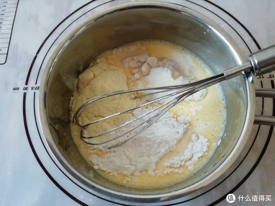 1碗面粉2个鸡蛋，教你在家做奶黄包，给肉包都不换，出锅连吃3个