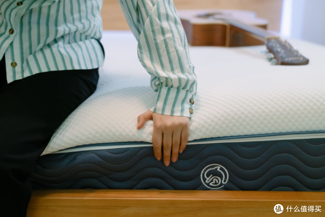 患上腰肌劳损的打工人，换上8H 海豚减压弹簧护腰床垫就能睡好觉