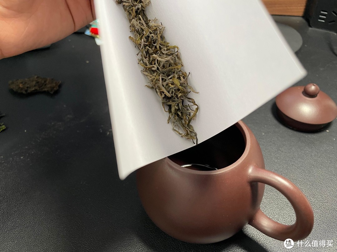 脚下生云，平礼神仙煮绿茶。入一电水壶，品香茗写文章。