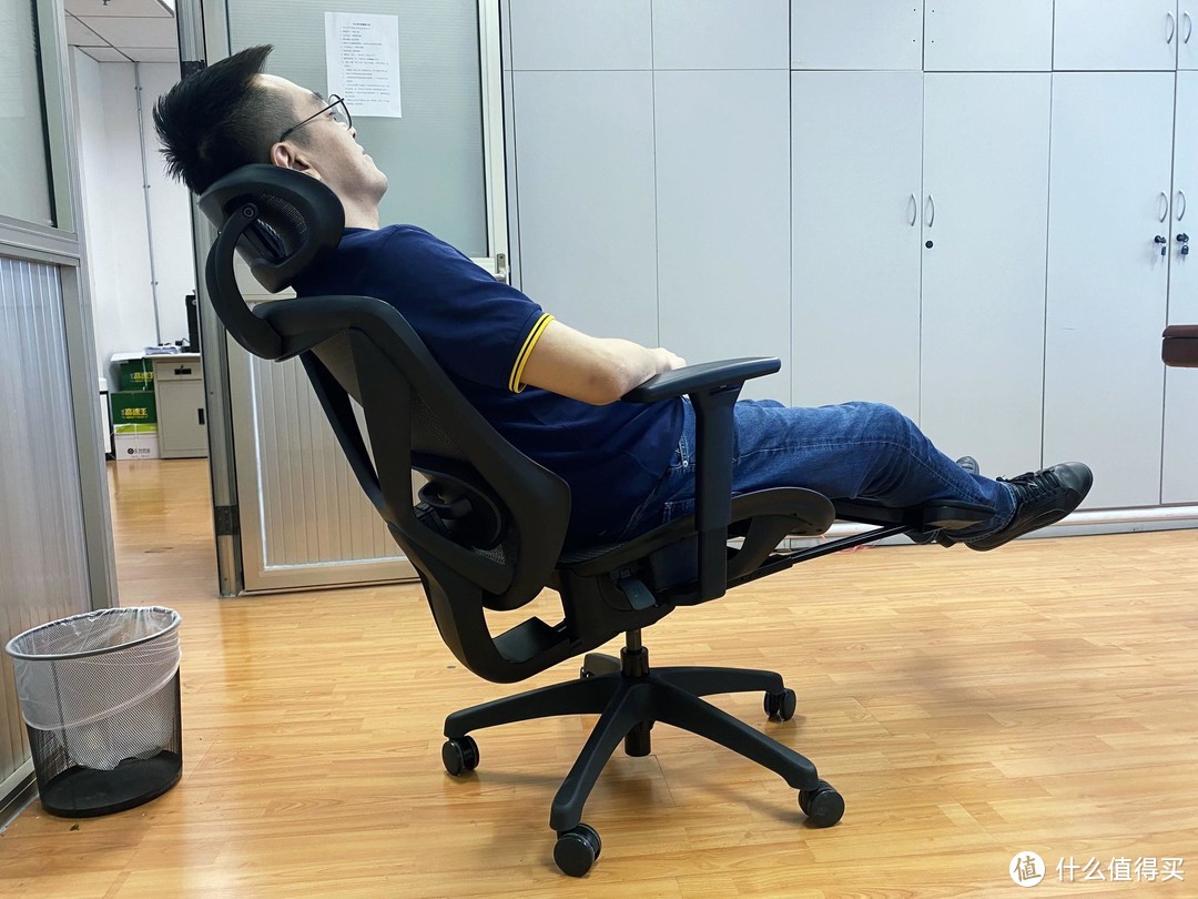 午间小憩，护脊撑腰，UE“躺平”人体工学椅开箱