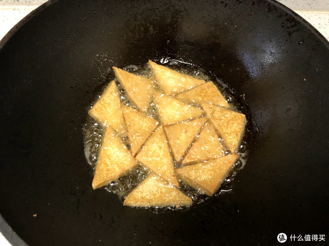 家常豆腐这样做才正宗，外香里嫩，好吃又下饭，比大鱼大肉香多了