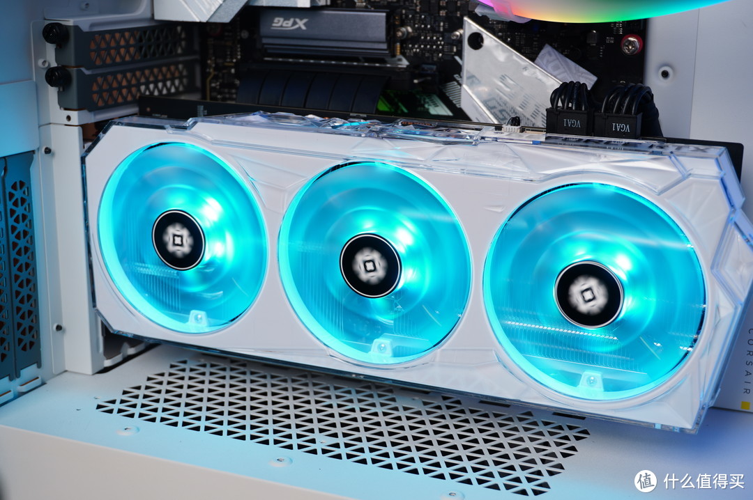 静观其变iCUE 7000X RGB+吹雪限定内存：夏日清凉轻度二次元主机