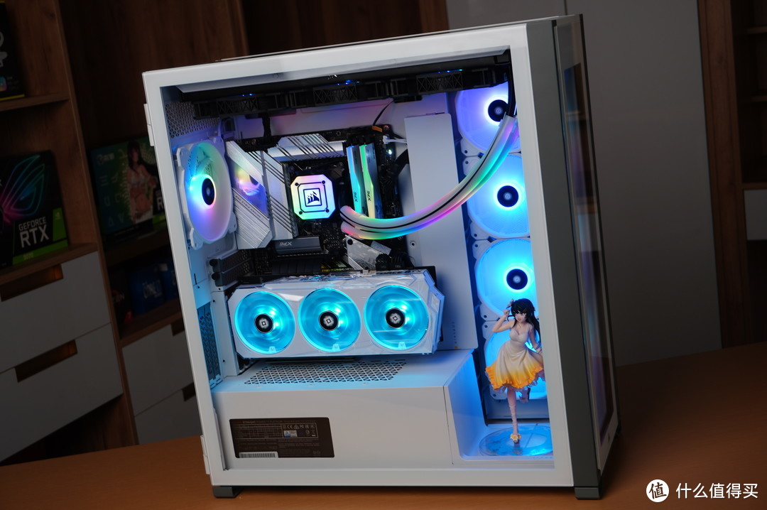 静观其变iCUE 7000X RGB+吹雪限定内存：夏日清凉轻度二次元主机