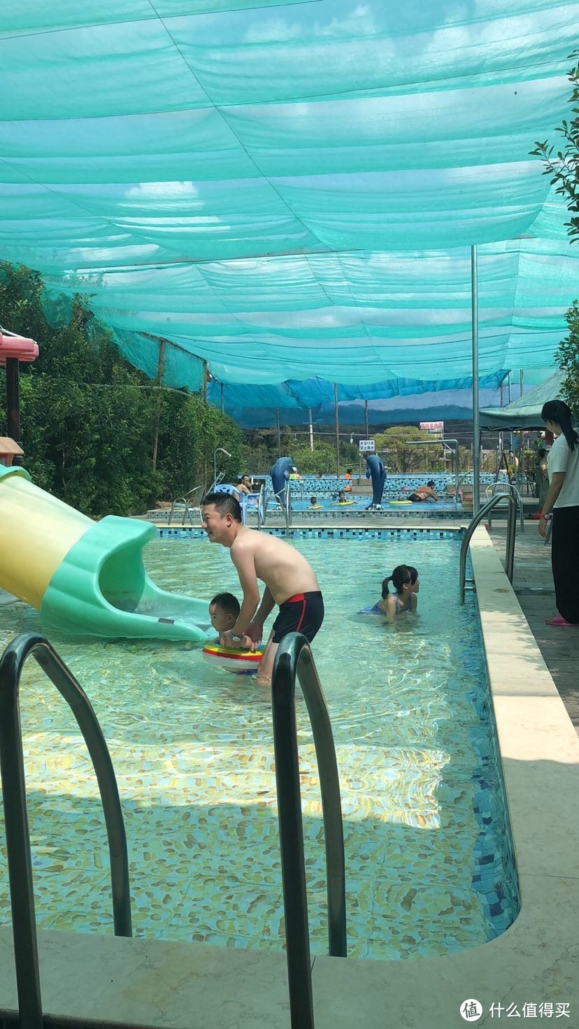 被外甥女二刷夏季避暑山庄体验：游泳和泡温泉
