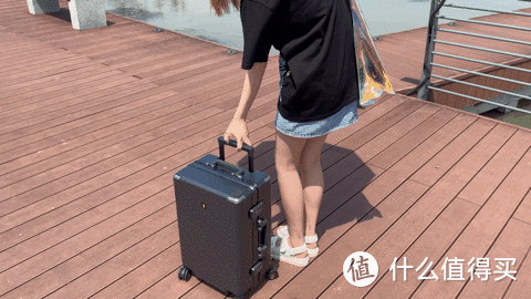 “三看，两摸，盯细节”这些技巧，教你挑选一个合格耐用的行李箱