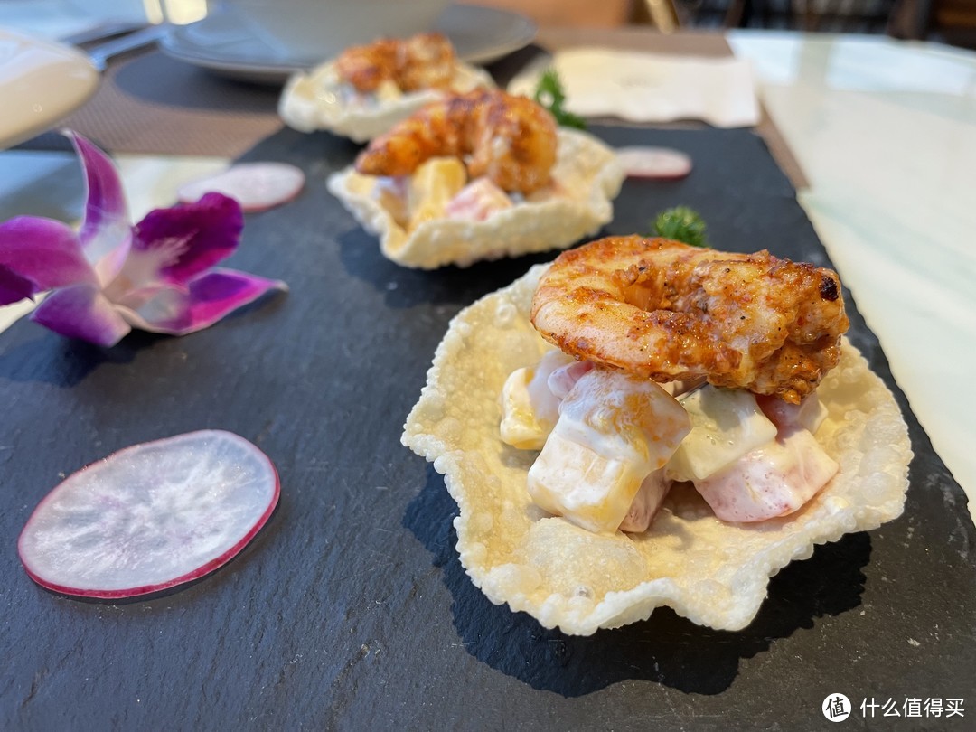 在顶层看美景吃浪漫双人西餐，过节再也不愁选地方