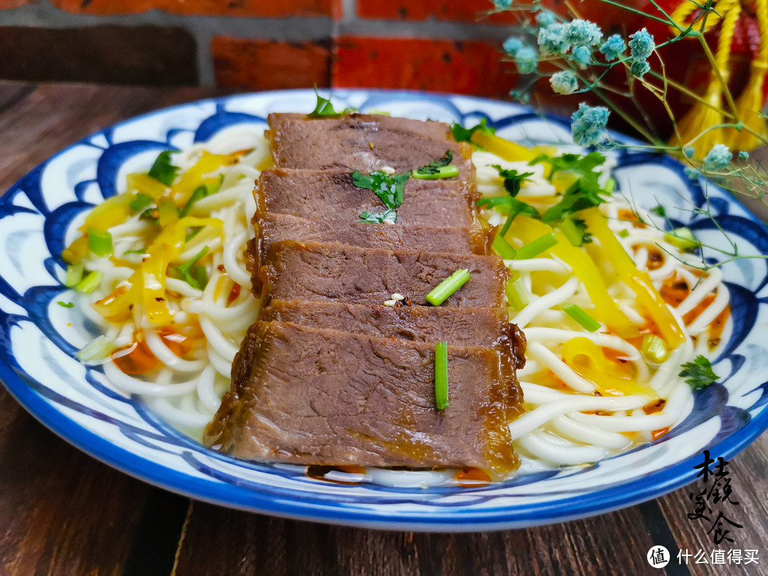 中伏，在家做了牛肉拉面，牛肉多味道不输拉面馆，一家人爱吃