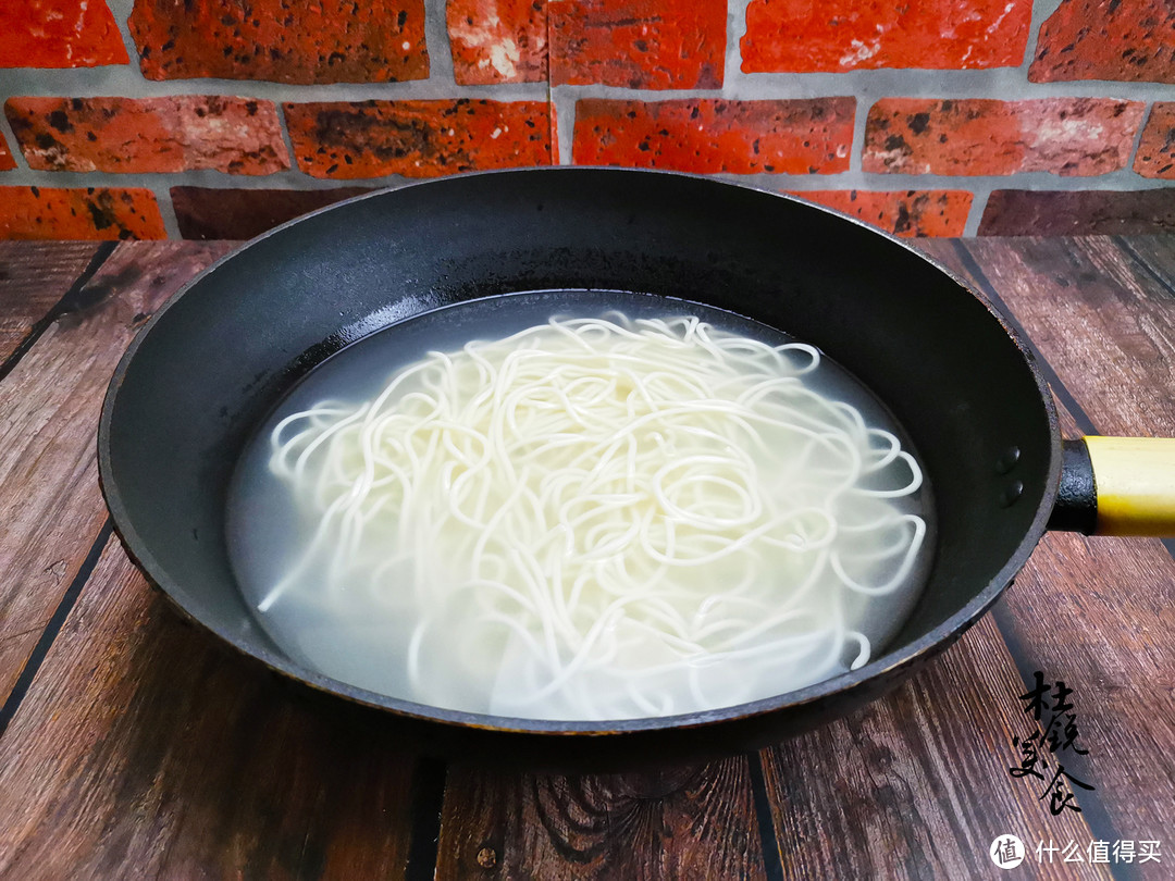 中伏，在家做了牛肉拉面，牛肉多味道不输拉面馆，一家人爱吃