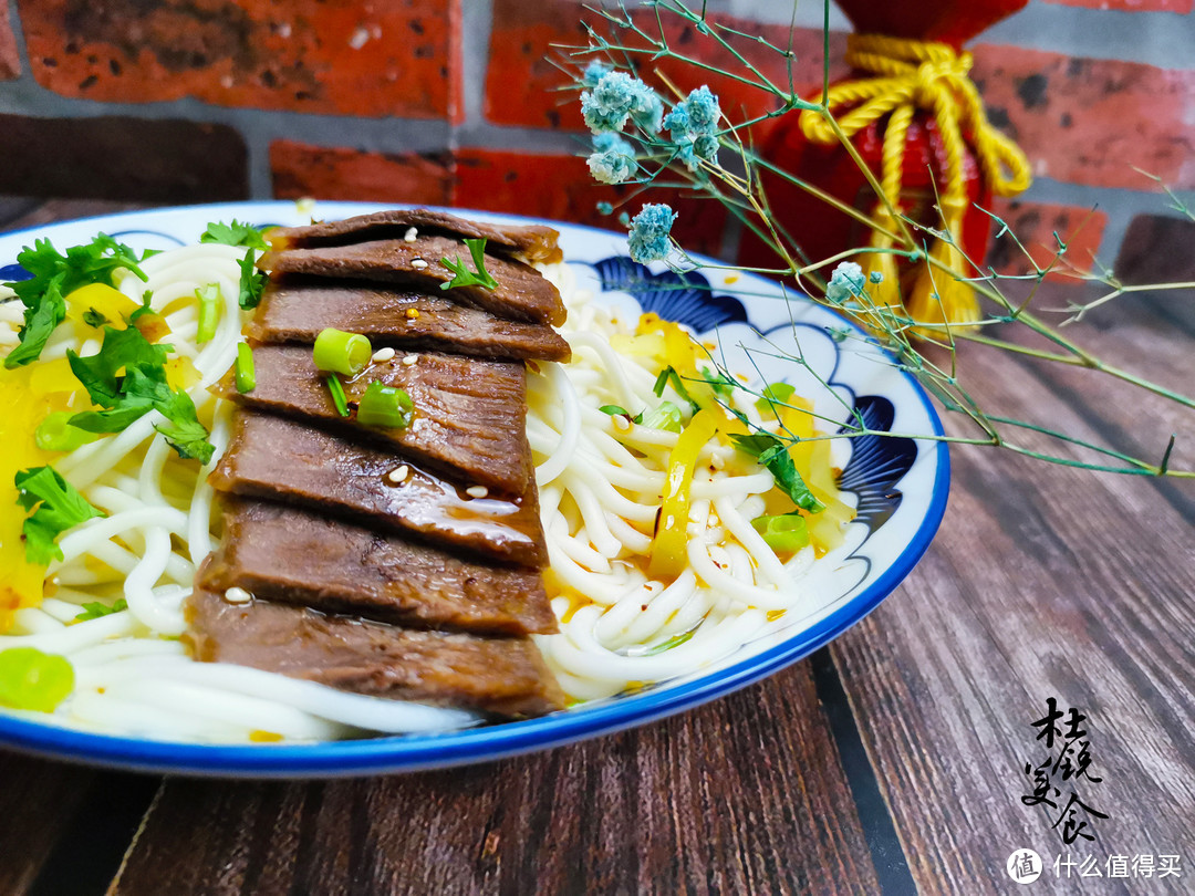 中伏，在家做了牛肉拉面，牛肉多味道不输拉面馆，一家人爱吃