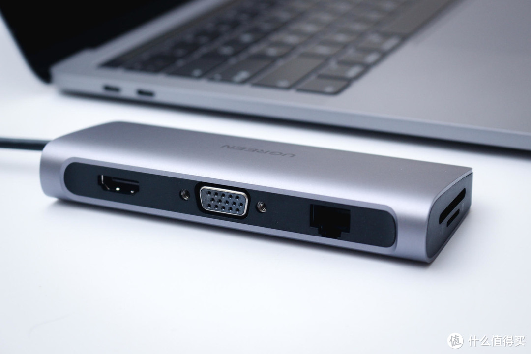一个顶七个，绿联USB-C扩展坞让你的笔记本更好用
