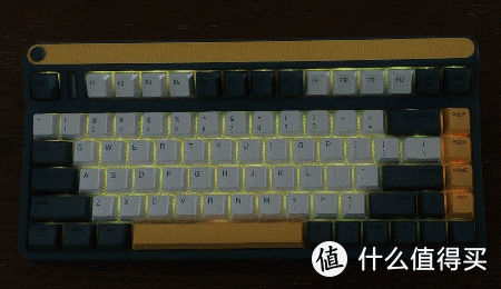 铝厂你变了！A80探索机三模机械键盘：非铝材质、活力复古、客制化外观