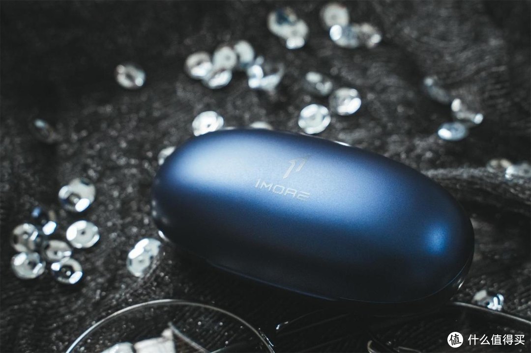 1MORE舒适豆耳机：满满高级感的极光蓝  降噪实力强！