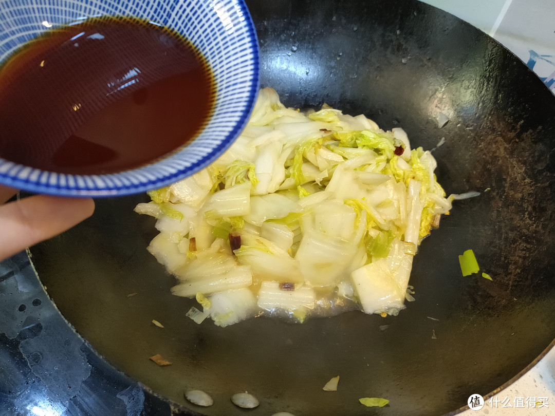 为什么饭店炒的白菜那么好吃？记住“2窍门”，脆爽入味不出水