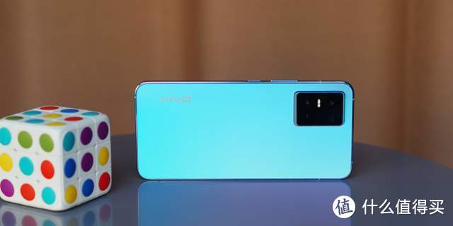 难以抗拒你容颜：vivo S10 Pro外观设计评析