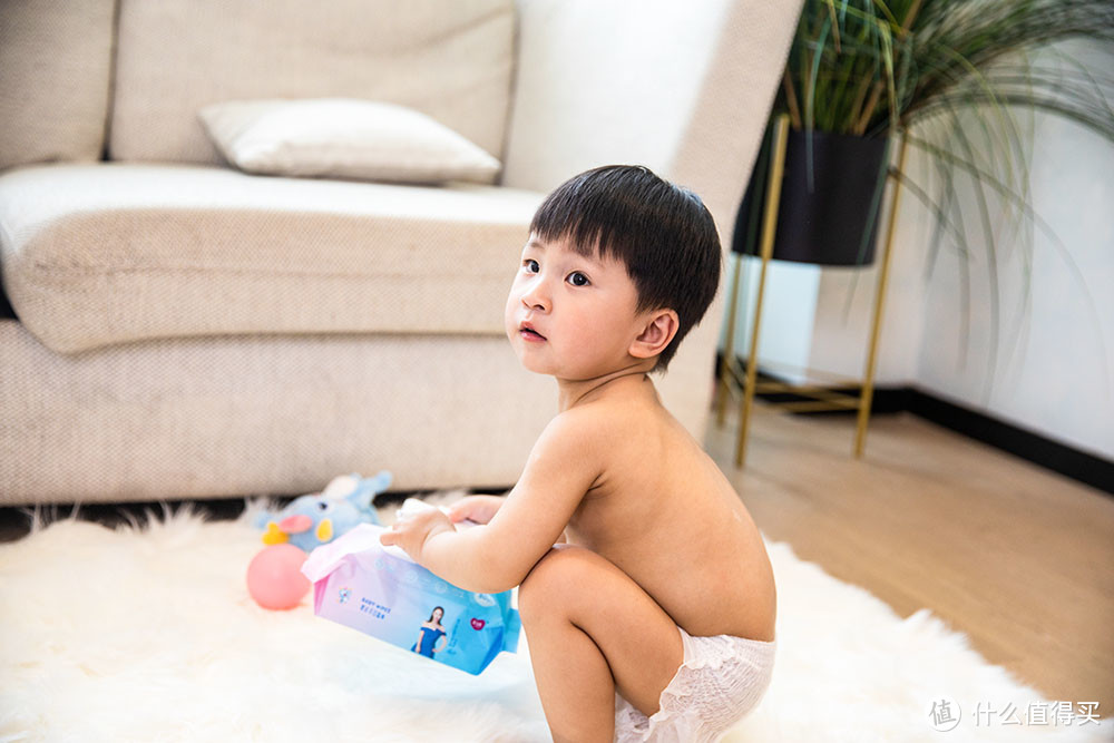 爱贝港婴儿湿巾：7重过滤超纯水，紫外线杀菌，安全可靠妈妈更放心！
