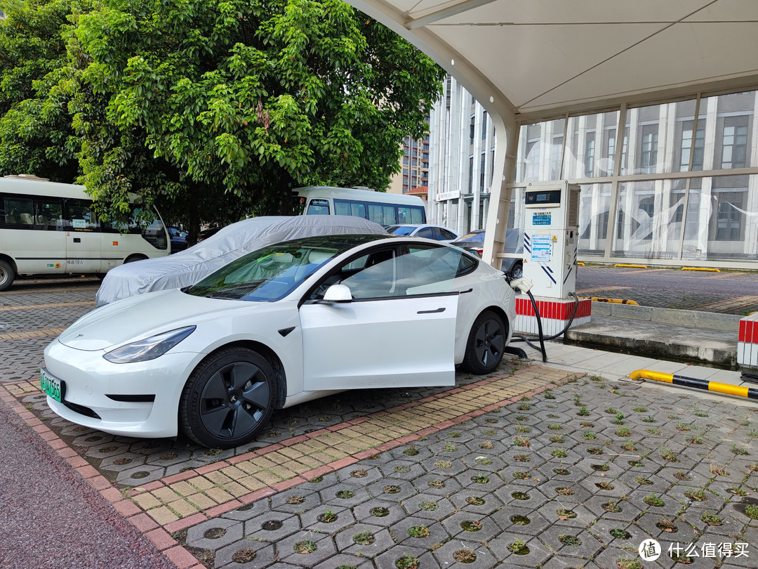 特斯拉model3分享：家用车不建议，但能取悦自己！