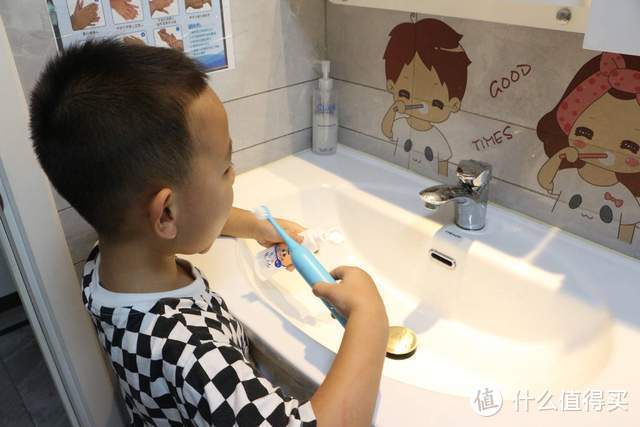 每次都烦小孩子刷牙？咸蛋超人教他做人！Combo儿童电动牙刷体验