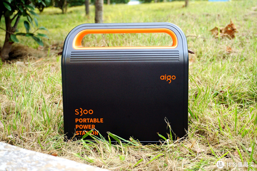 aigo推出8万毫安户外电源，220V输出，PD快充，在户外也能很优雅