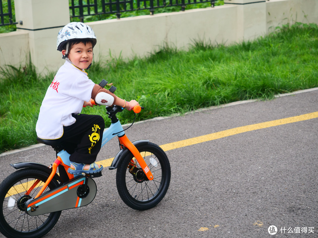 选对童车让孩子爱上骑行，柒小佰16寸童车入手小测