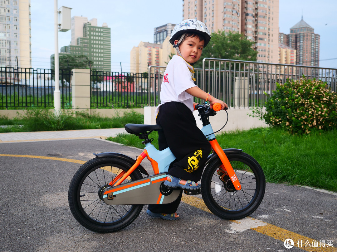 选对童车让孩子爱上骑行，柒小佰16寸童车入手小测