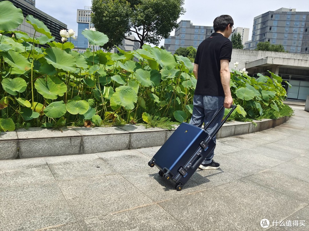 有颜有料，够强够安全，地平线8号旅行箱开启你的诗和远方