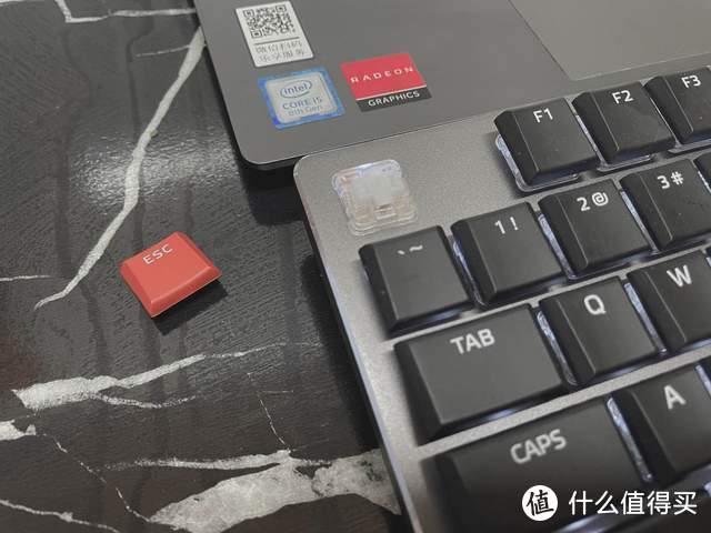 纤薄轻巧、稳定矮轴：狼蛛F2090超薄型机械键盘体验