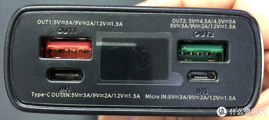 两个USB，一个Type-C和一个Micro USB。参数写的已经很清楚了。