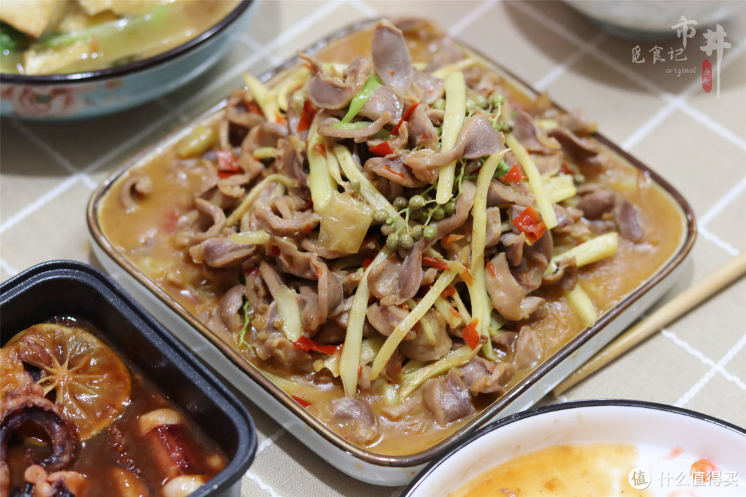 郑州一家6口的午餐，7菜1汤，吃得不精致，但一家人能团聚就是幸福