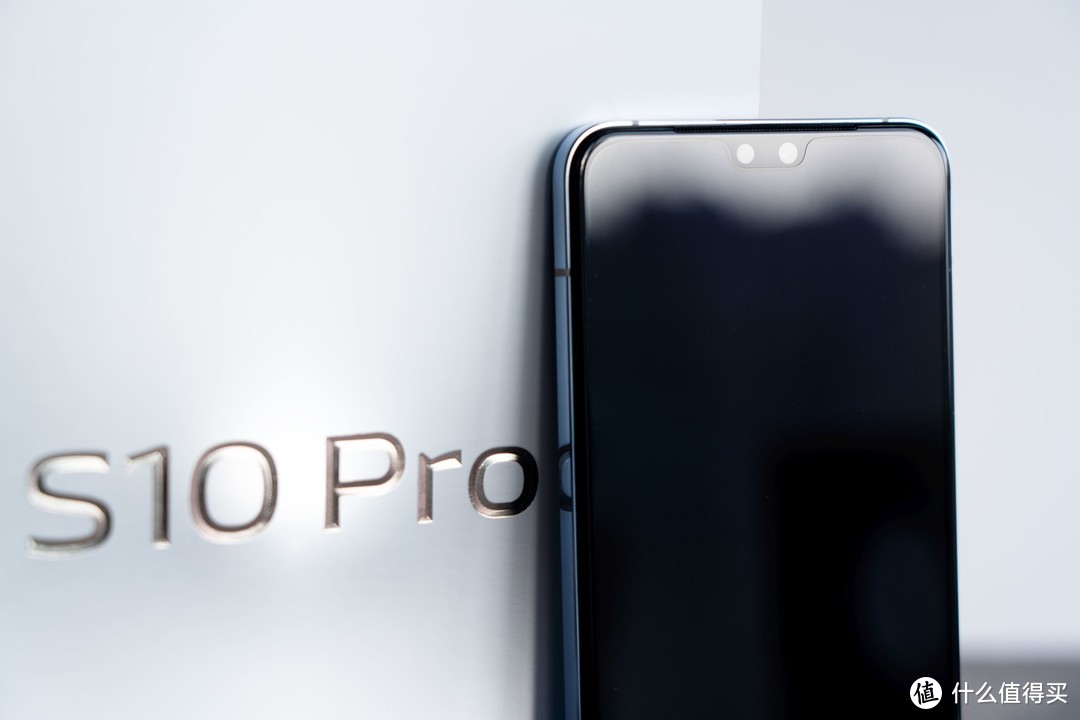 除了自然人像外，机身配色也玩出了新花样，vivo S10 Pro体验