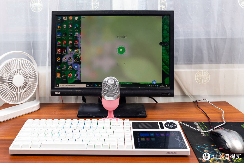 女主播，女声优必备神器Razer 魔音海妖迷你版数字麦克风轻体验