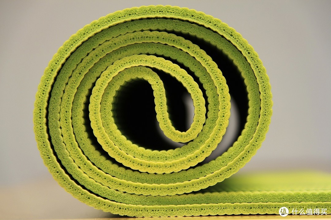 各式各样的瑜伽垫，到底该怎么选？揭晓各式瑜伽垫的小奥秘！