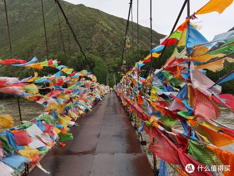 过这座桥向里走可以到广法寺