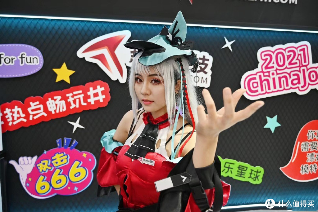 2021ChinaJoy热点科技Showgirl女神带来多品牌多款心动产品