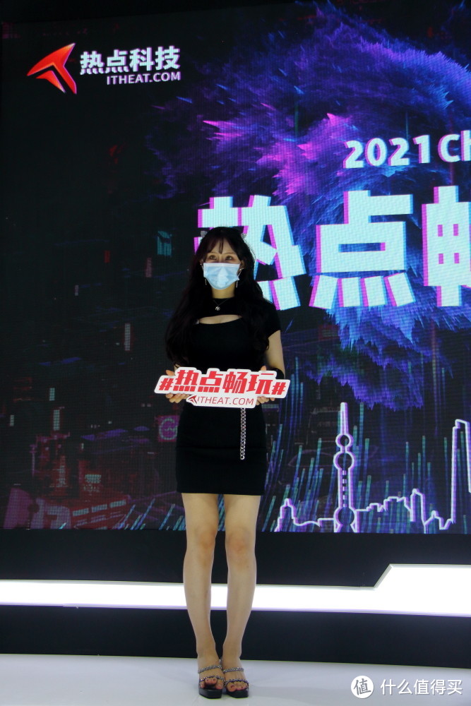 2021ChinaJoy热点科技Showgirl女神带来多品牌多款心动产品