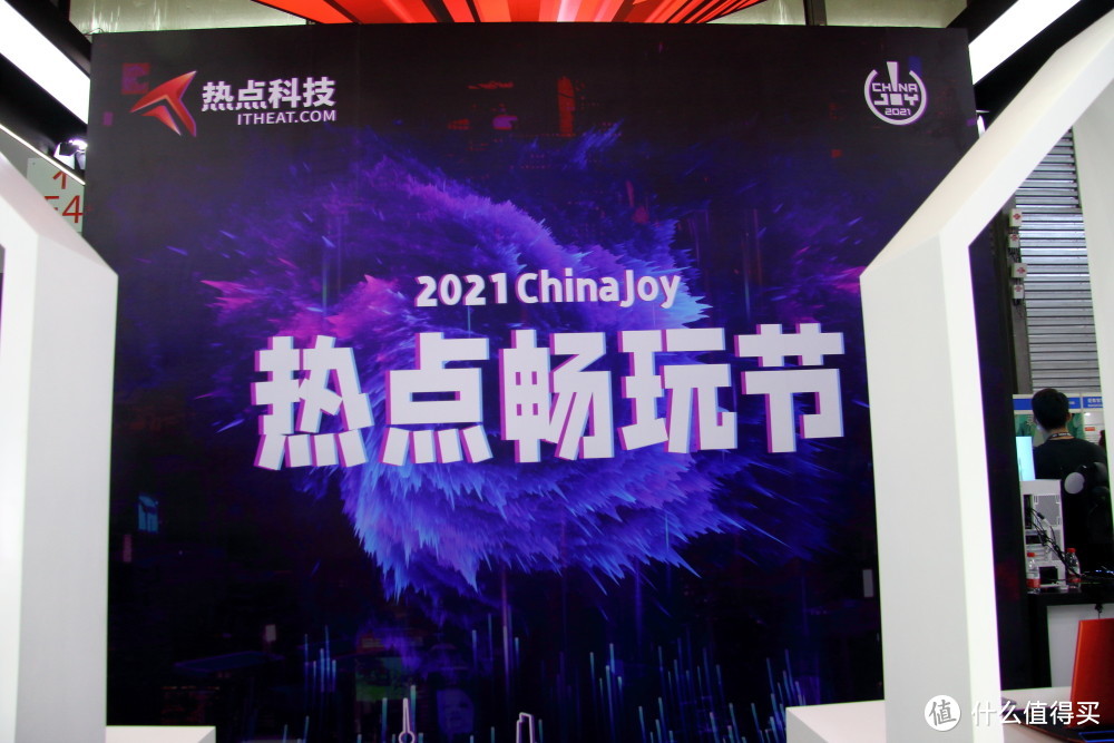 2021ChinaJoy热点科技Showgirl女神带来多品牌多款心动产品